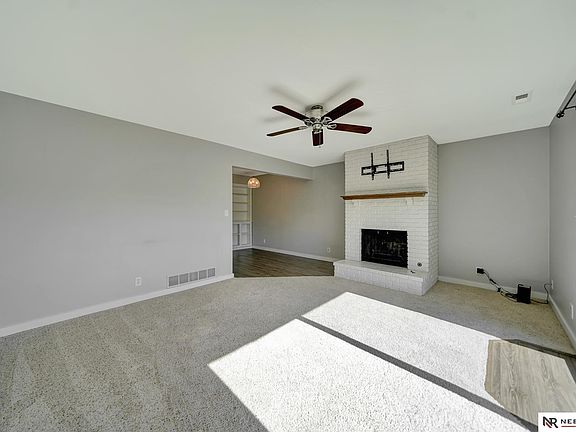 2nd image of 3586 Neerpark Dr