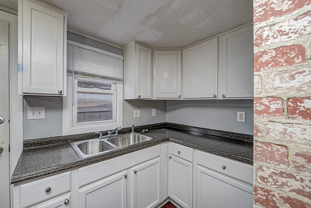 Building Photo - 3232 S Emerson Ave #5
