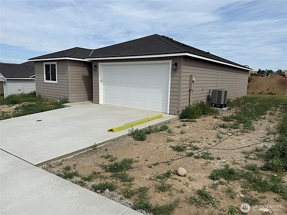 3rd image of 2359 Noah Street SE