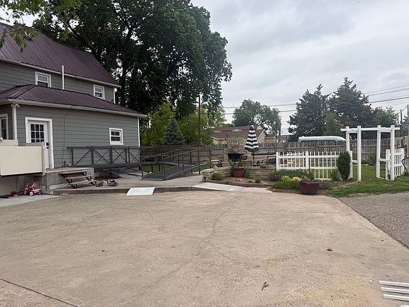 4th image of 404 S Gardner St