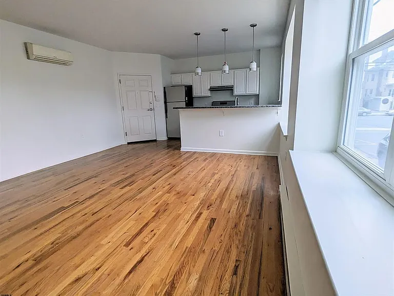 2 S Oakland Ave — Photo 14