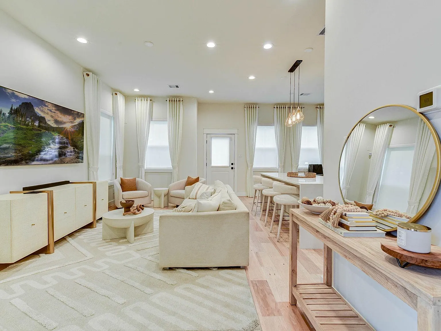 3 bed, 3.5 bath, 2300 sqft, $3,300 — Photo 4