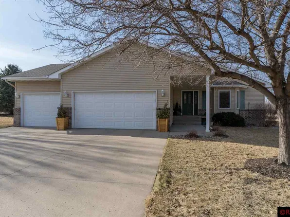 24 Kelly Ct, North Mankato, MN 56003