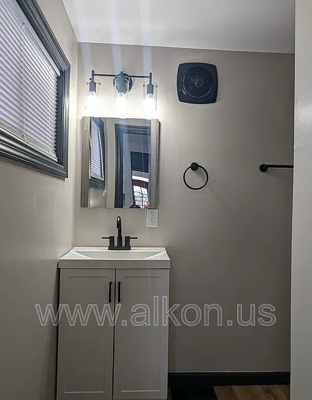 916 Deely St — Photo 9