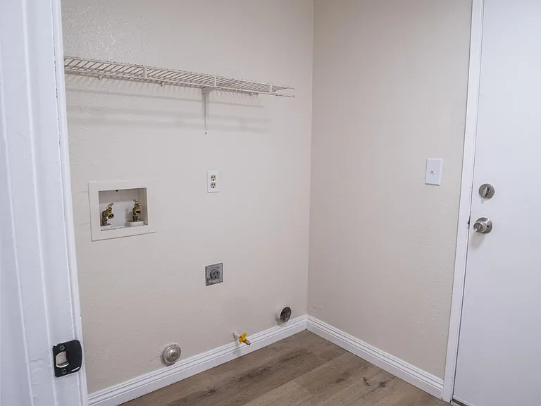 39547 Victoria St — Photo 12