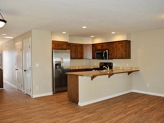 5th image of 303 W Haycraft Ave