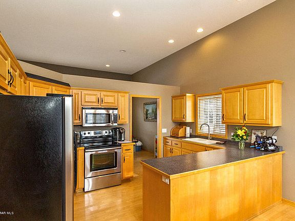 2nd image of 2123 Parkwood Hills Dr NE