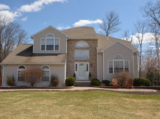 26 Weldon Rd, Lake Hopatcong, NJ 07849