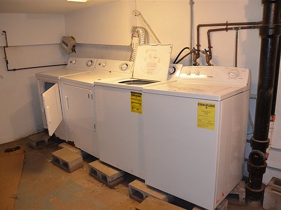 basement washer/dryer