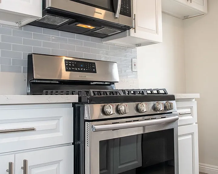 226 E Elmwood Ave — Photo 8