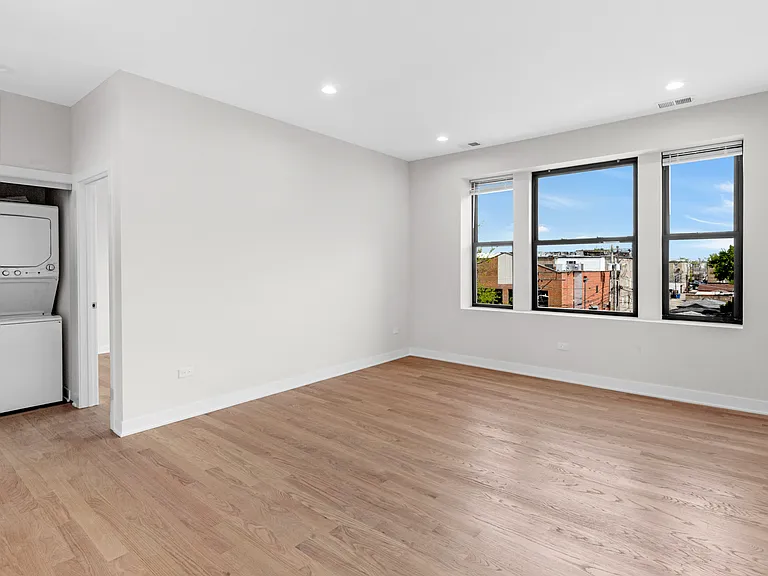 4856 N Troy St #3 — Photo 4