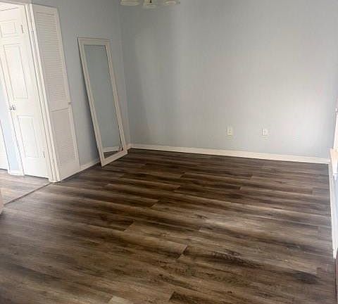 4th image of 111 Kings Ct