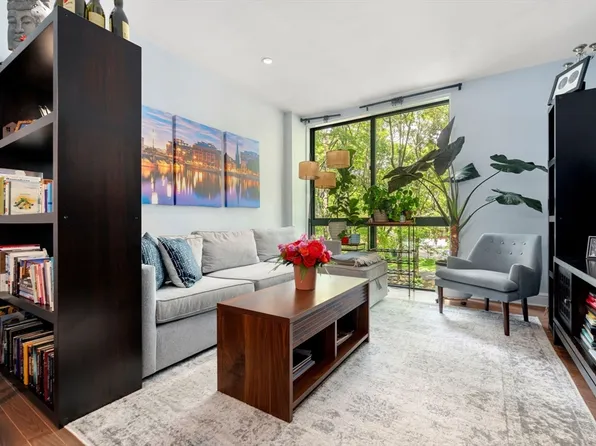 42 8th St APT 3203, Charlestown, MA 02129