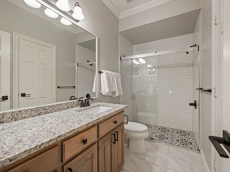 208 Highpoint Cir — Photo 4