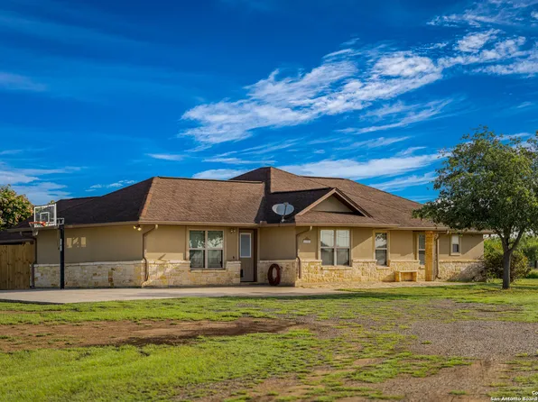 2387 Fm 537, Floresville, TX 78114