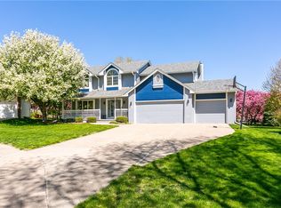 6006 Weybridge, Johnston, IA 50131