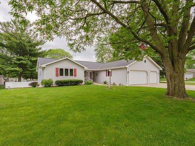 2247 Ledvina Cir, Green Bay, WI, 54313