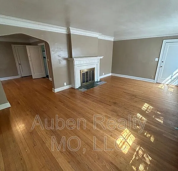 5446 Charlotte St #1F — Photo 3