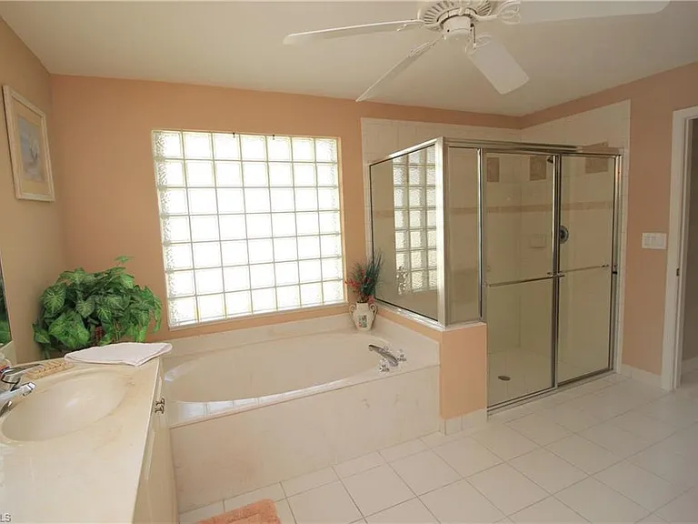 2322 Butterfly Palm Dr — Photo 36