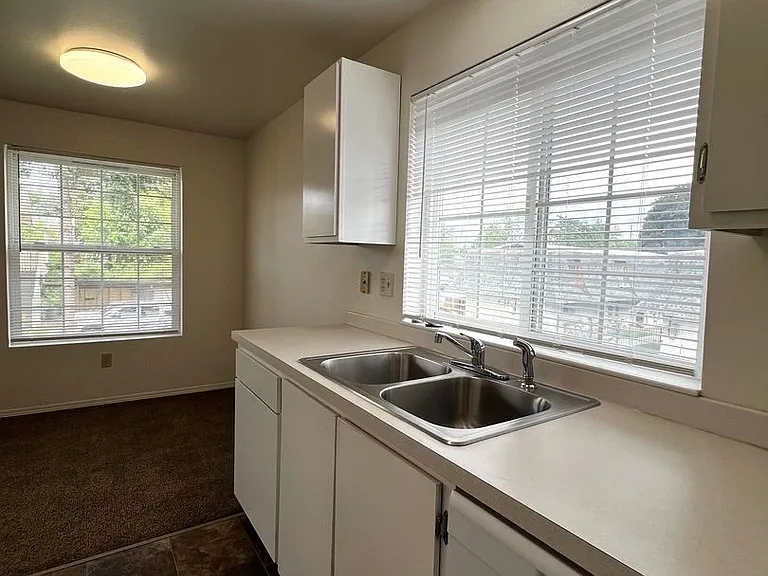 1409 Folsom Ave — Photo 7