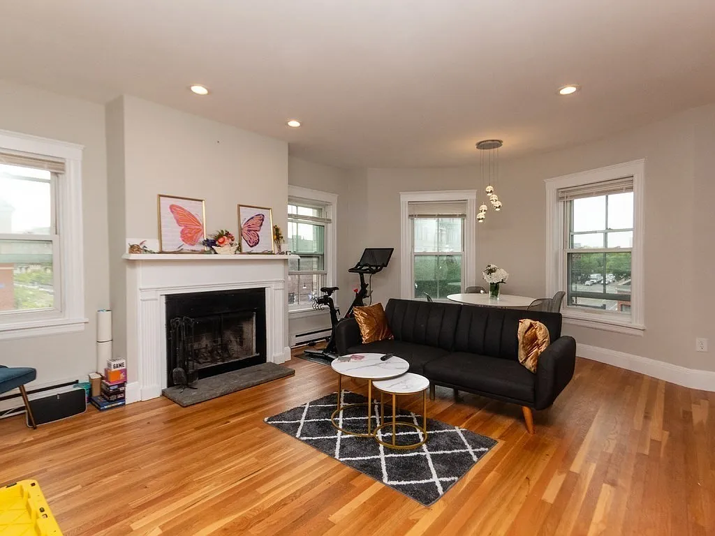 2 bed, 1.0 bath, 700 sqft, $3,450 — Photo 4