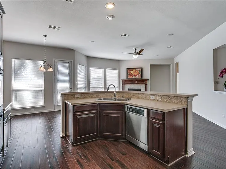 4193 Victory Dr — Photo 29