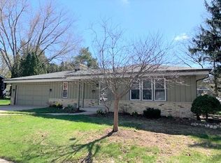 W60N892 Arbor Dr, Cedarburg, WI 53012