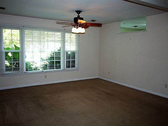 3rd image of 1128 Candlewood Cir