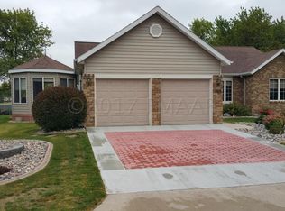 2701 Cobblestone Ct S, Fargo, ND 58103
