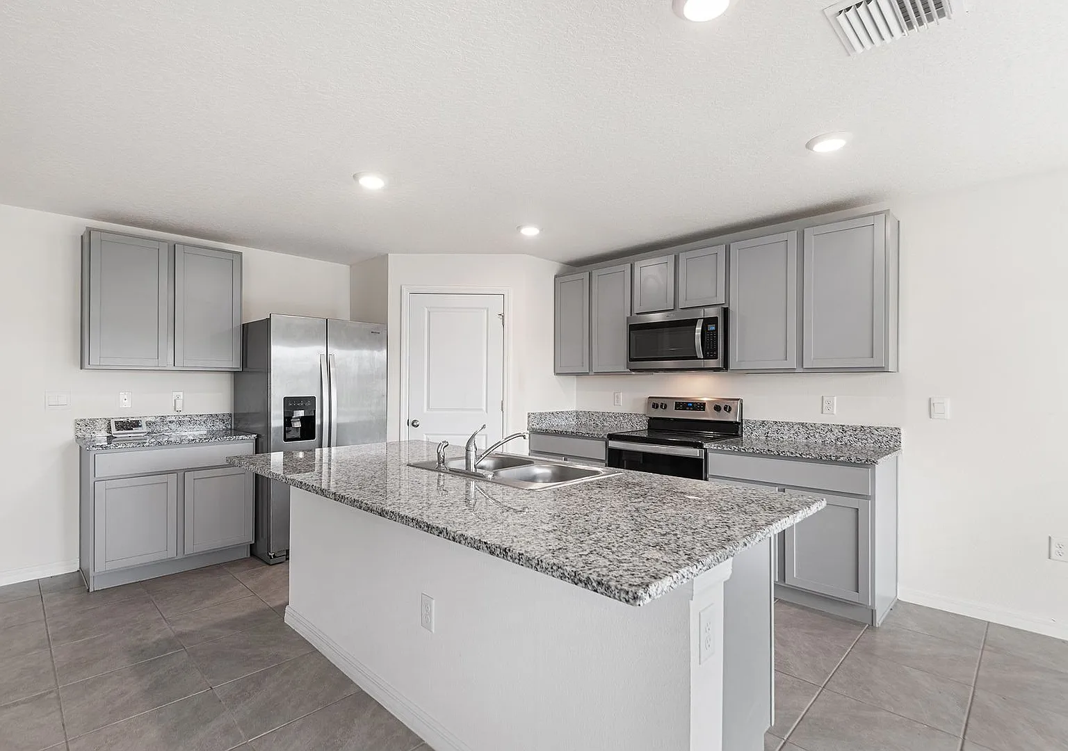 Wimauma Home For Rent! — Photo 4