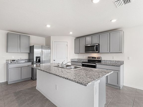 4th image of 5106 Plumeria Dr
