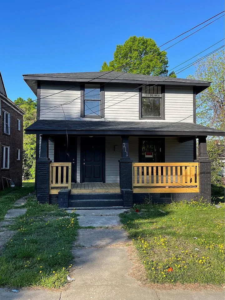 211 Oakwood Street - B — Photo 1