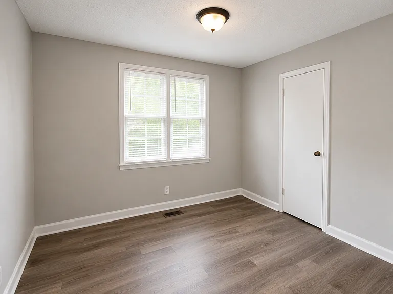 1502 Woodmere Dr — Photo 10