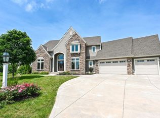 2908 Broken Arrow Ct, Waukesha, WI 53189