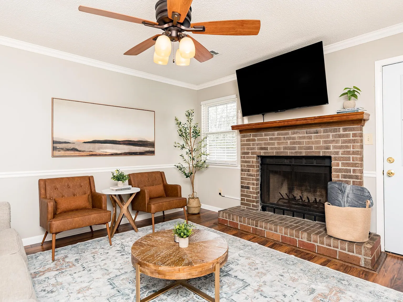 2 bed, 1247 sqft, $3,200 — Photo 2