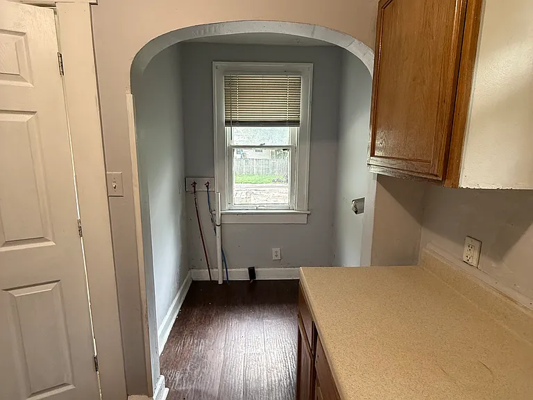 921 N Dearborn St — Photo 4