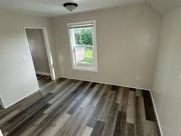 109 Waupaca St APT C, Clintonville, WI 54929