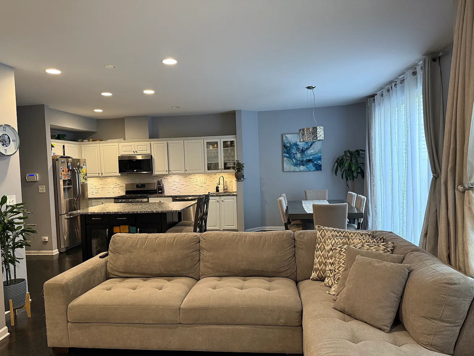 3 bed, 2.5 bath, 1600 sqft, $3,000 — Photo 2