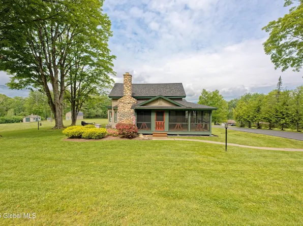 407 Lakeview Road, Broadalbin, NY 12025