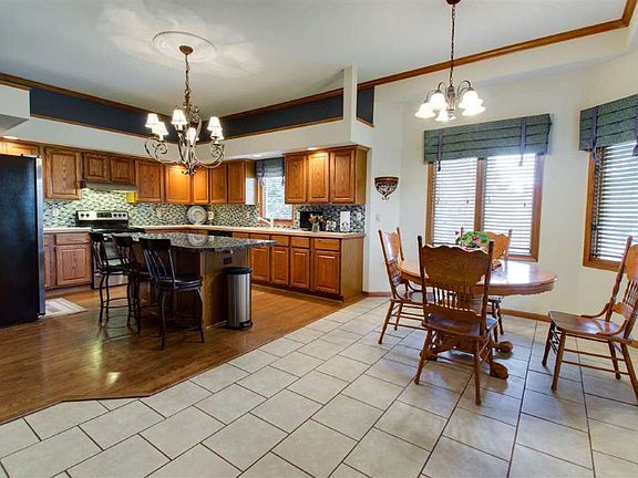 3rd image of 2339 N Vinegate Cir