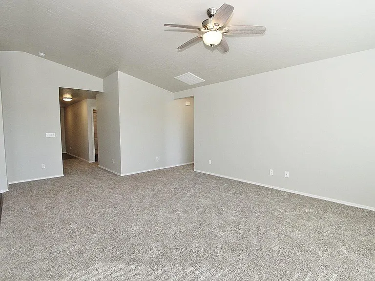 3101 N Saratov Way — Photo 4