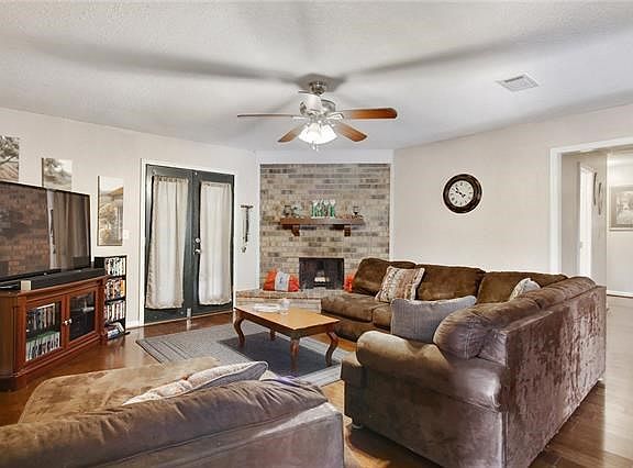 3000 Meraux Ln. Violet, LA  70092 -  Main living area with wood burning fireplace.