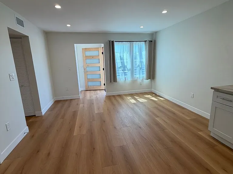 1045 Sonora Ave — Photo 9