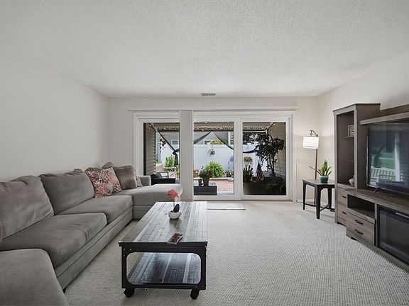 3rd image of 201 Nassau Dr Unit 201
