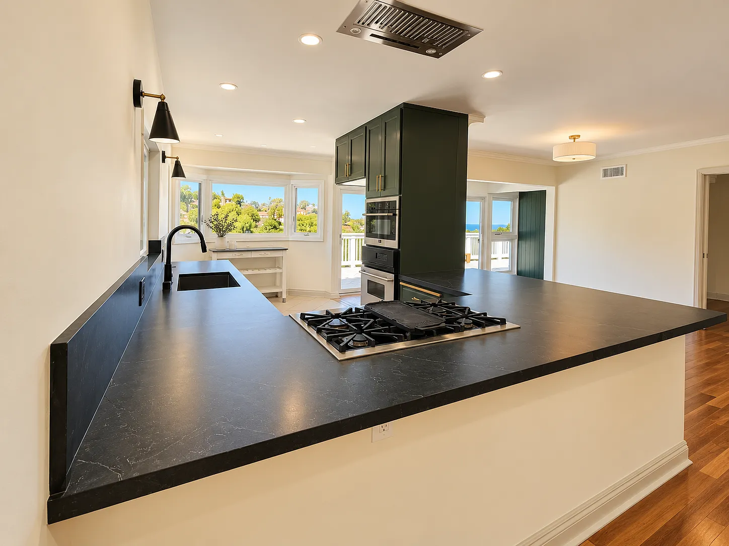 3 bed, 1327 sqft, $6,500 — Photo 2