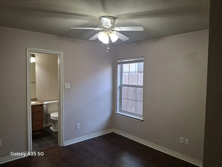 129 Richards St #B — Photo 15