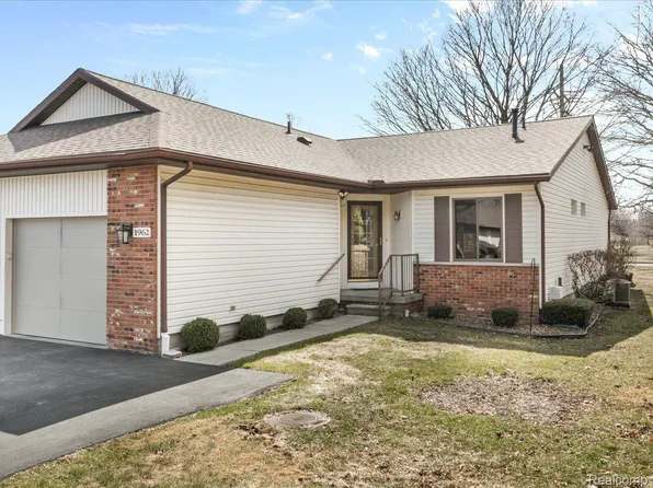 1962 Michigan Ave, Marysville, MI 48040
