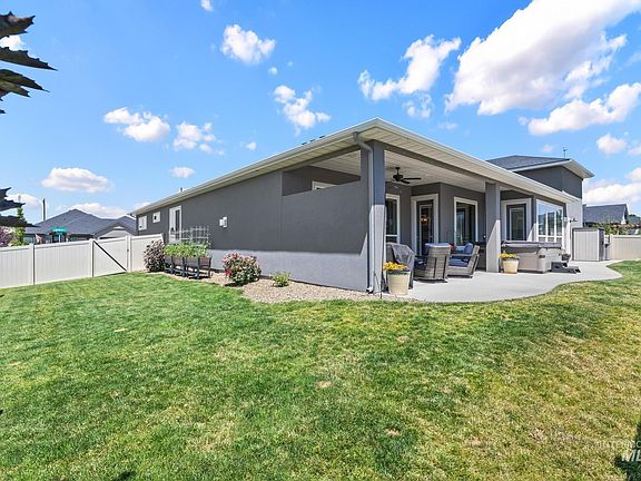 3rd image of 9931 W Aviara St