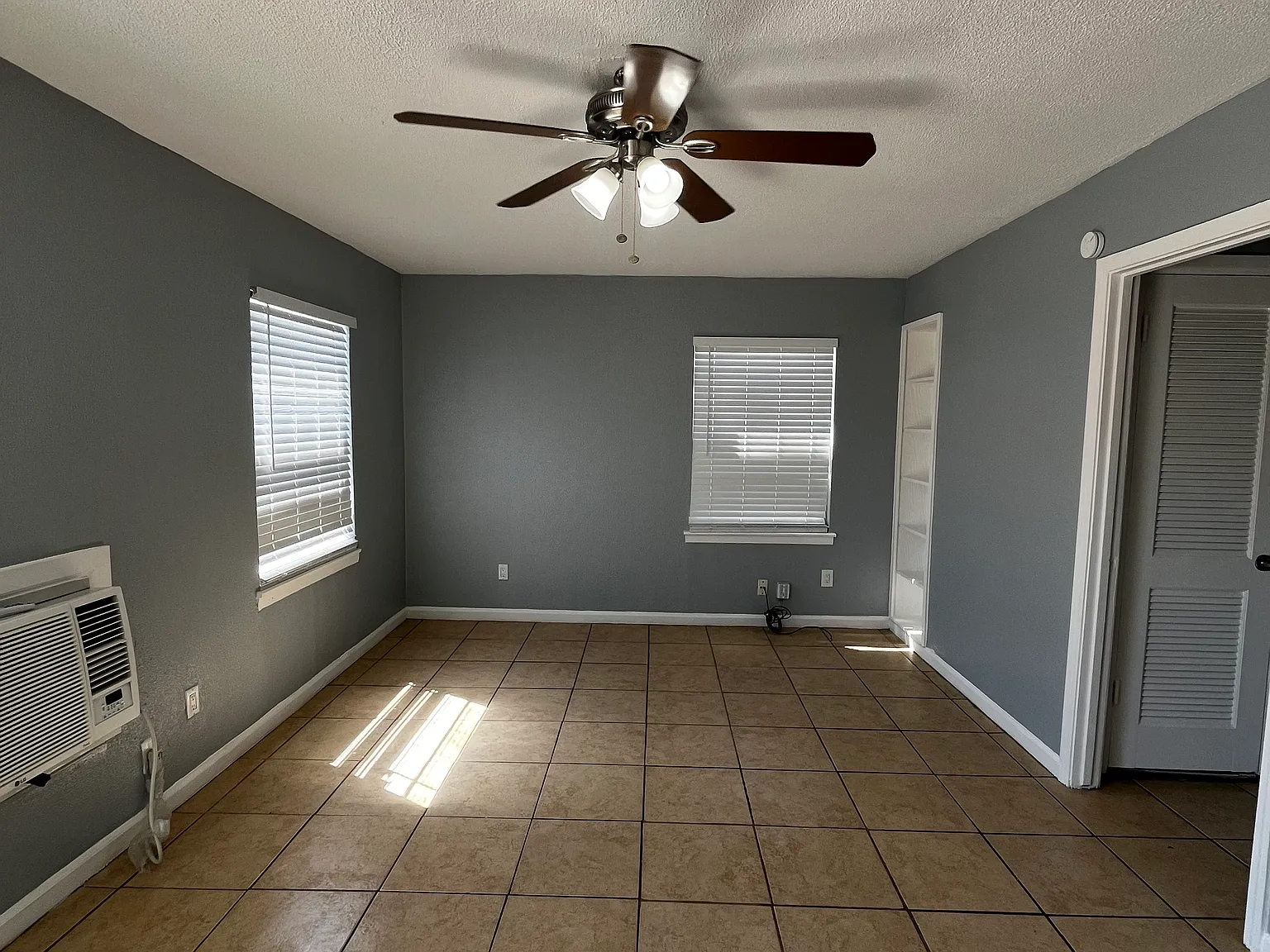 4315 Jack St — Photo 2