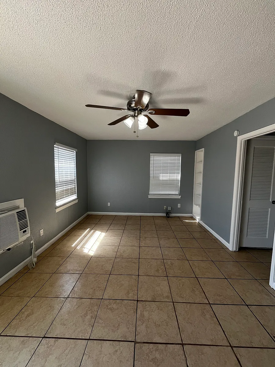 Building Photo - 4315 Jack St #1